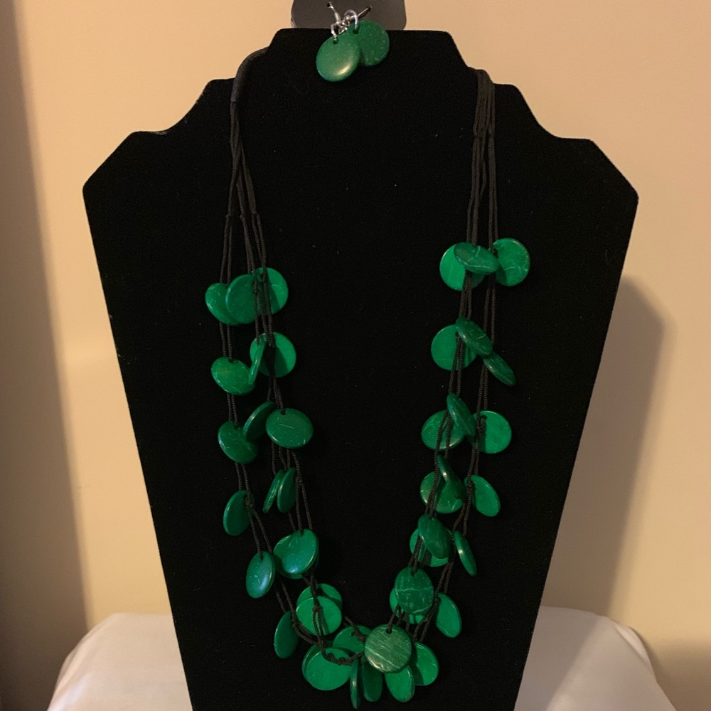Earthy Green Wooden Necklace with Earrings Set